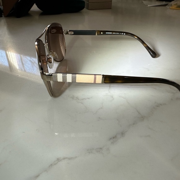 Burberry Sunglasses - B 3080 - Picture 3 of 9